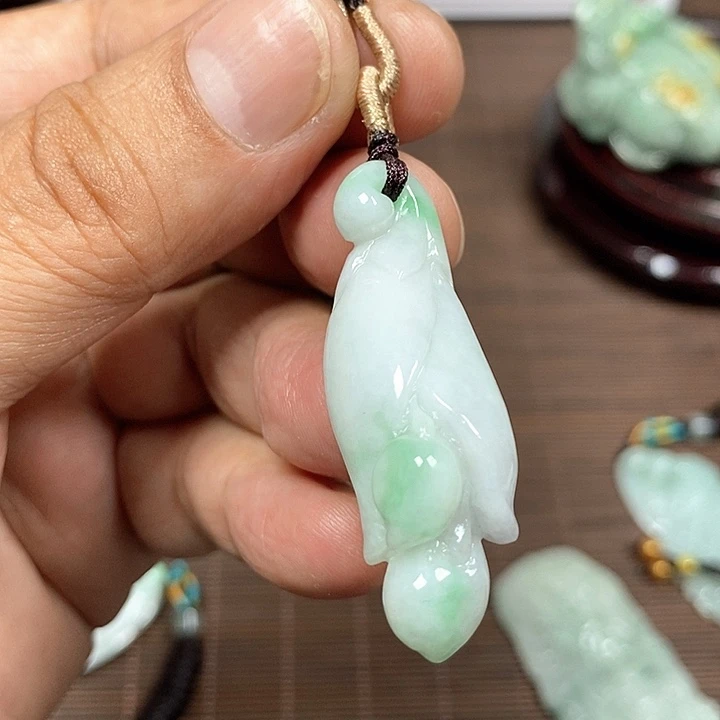 颈饰未镶嵌翡翠天然翡翠玉A货配证书