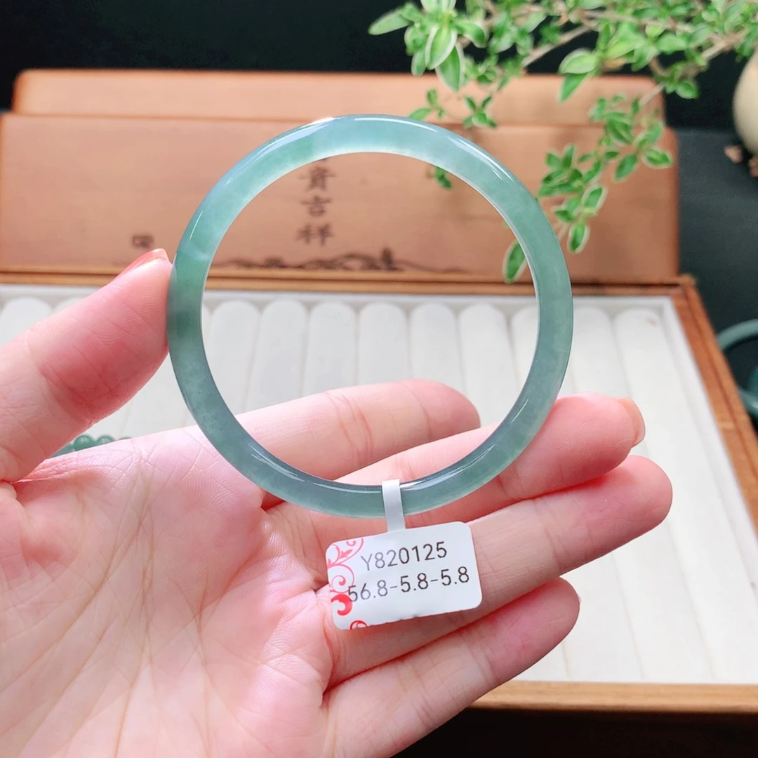 未镶嵌手镯（圆镯）翡翠