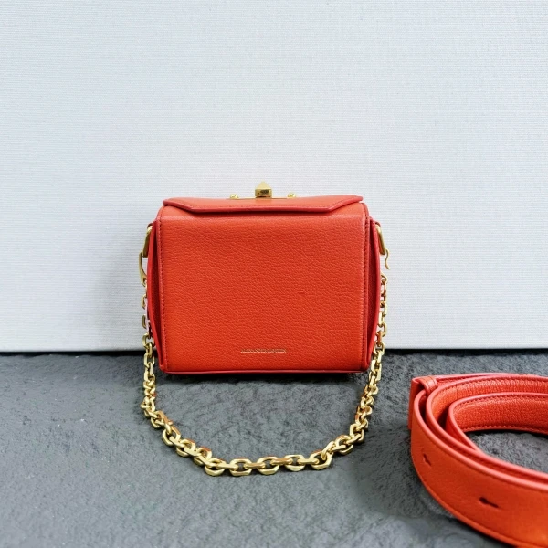 亚历山大麦昆/包包/95新/市场价18000/250902DX0024