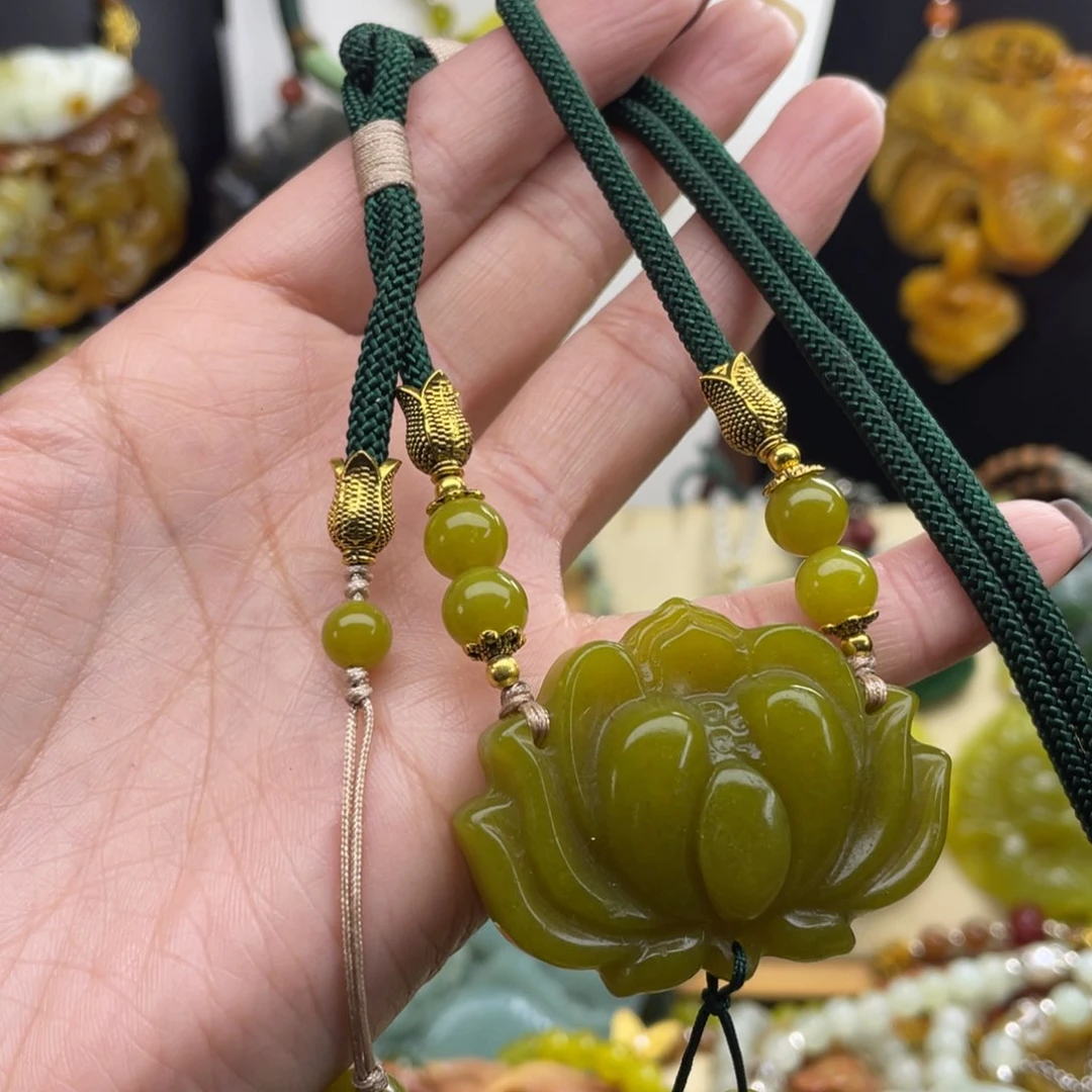 未镶嵌蛇纹石玉颈饰
