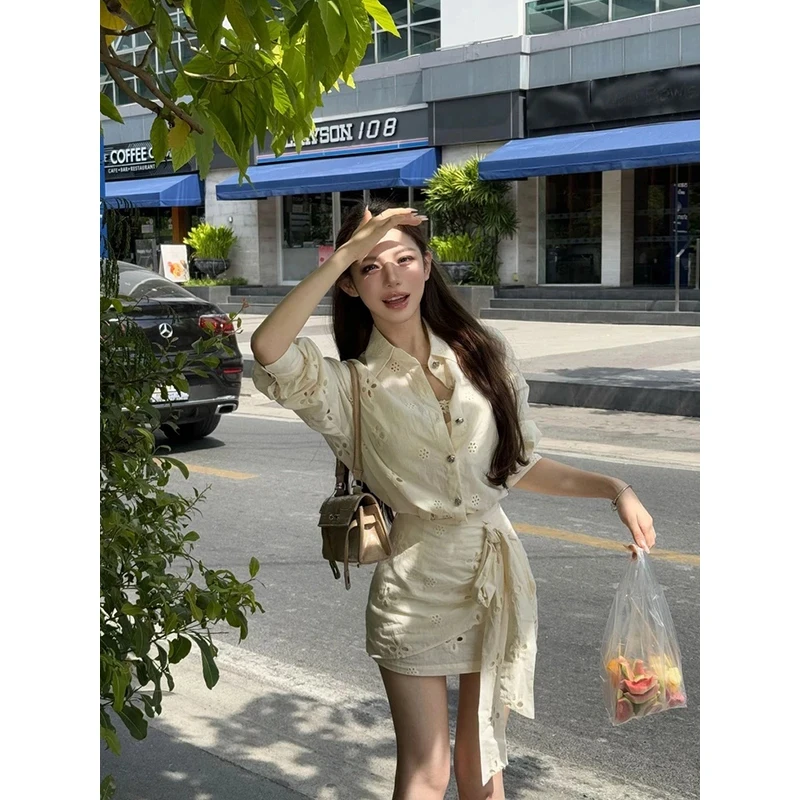 法式气质镂空设计单排扣衬衫上衣秋季2025新款小众包臀短裙两件套