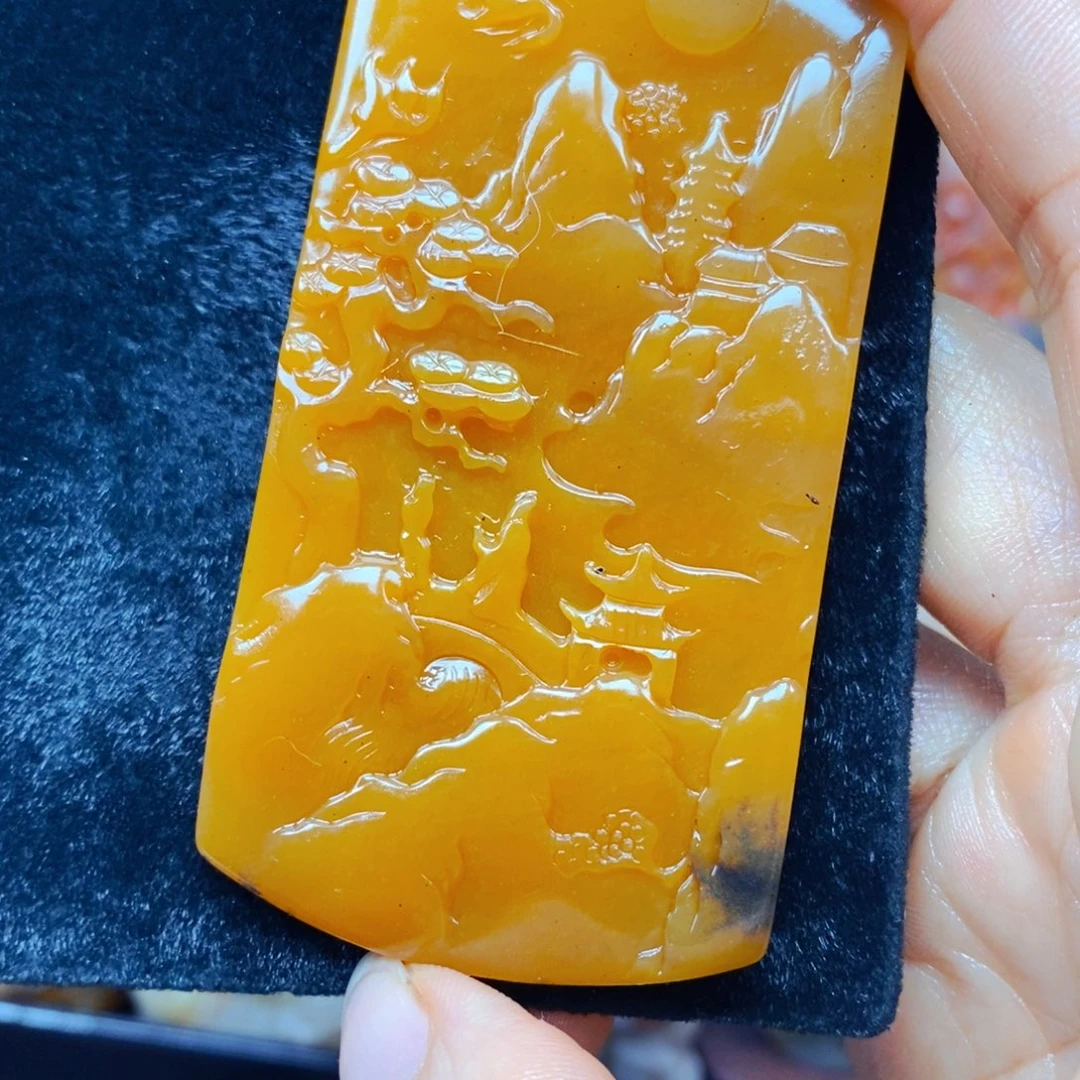未镶嵌石英质玉（黄龙玉）颈饰