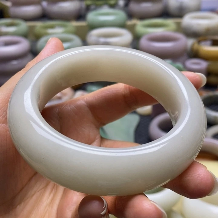 石英质玉未镶嵌手镯