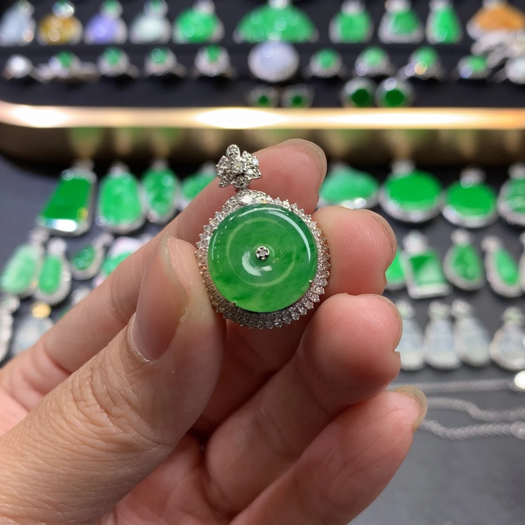 翡翠吊坠(不含链)18K金镶嵌