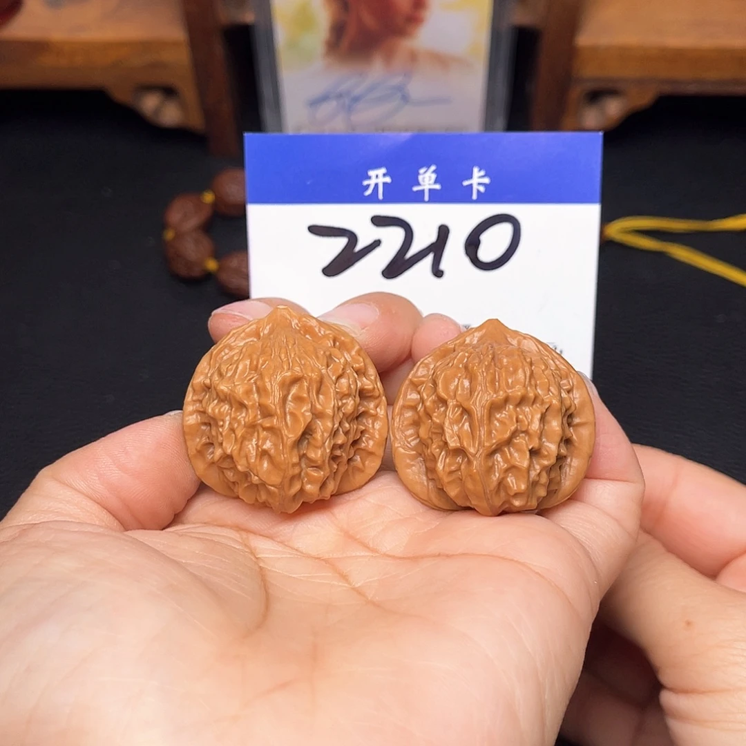 把件文玩核桃野果34尺。  无刀磕尖