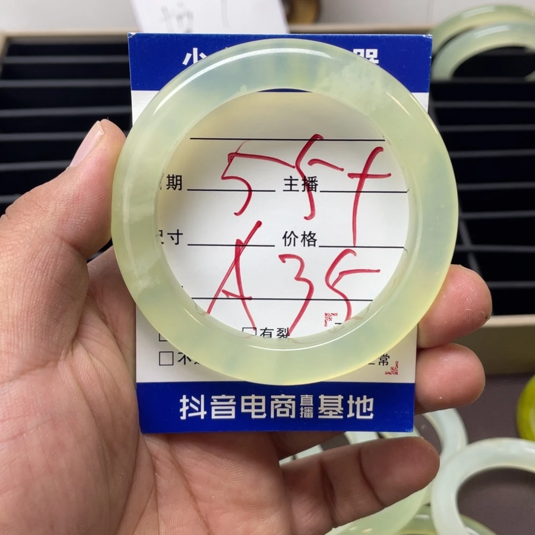 爱***谁蛇纹石玉未镶嵌手镯