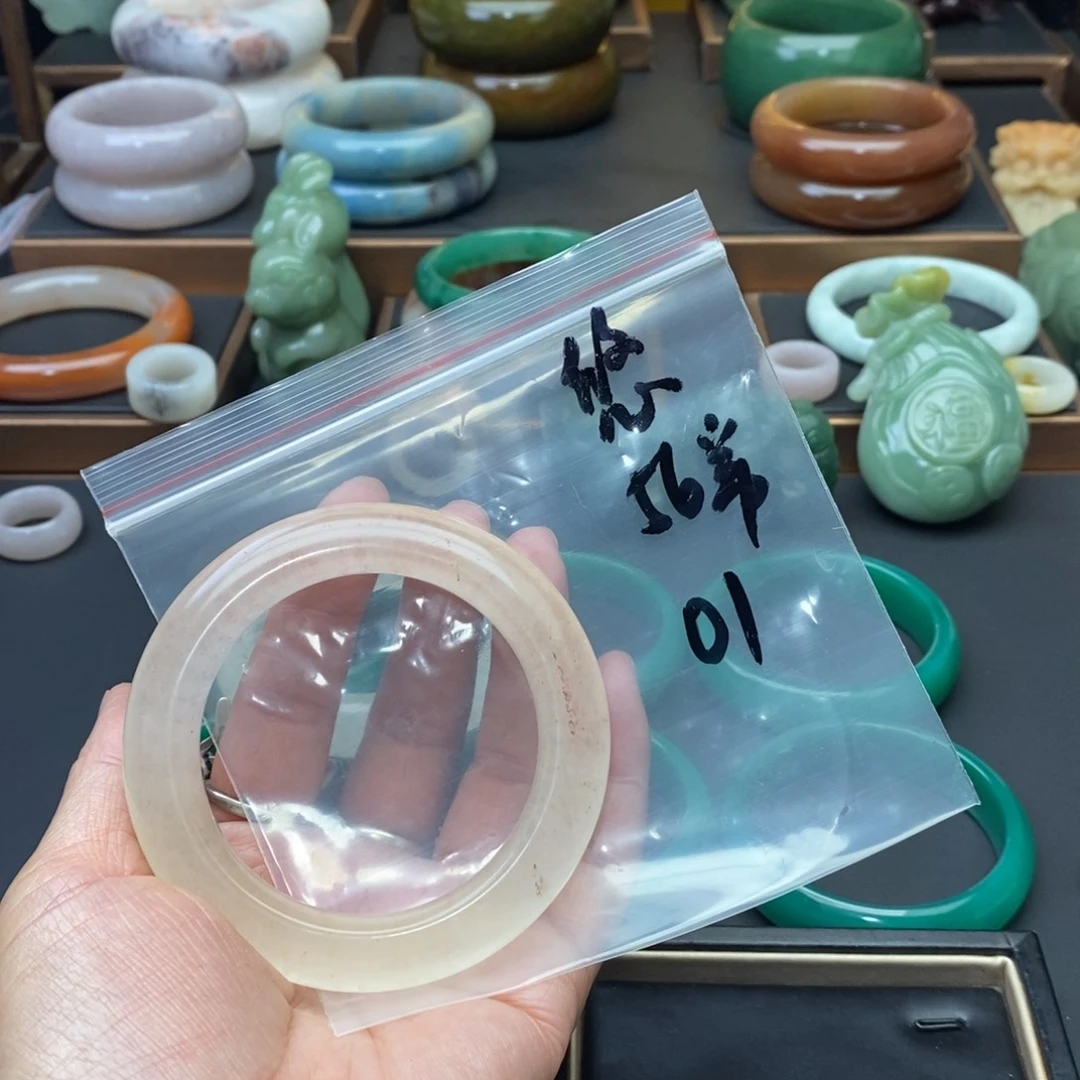 石英质玉手镯未镶嵌悠*?