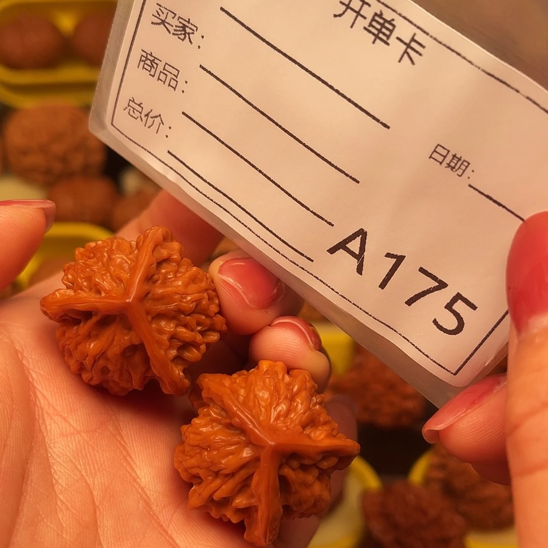 文玩核桃吊坠三leng