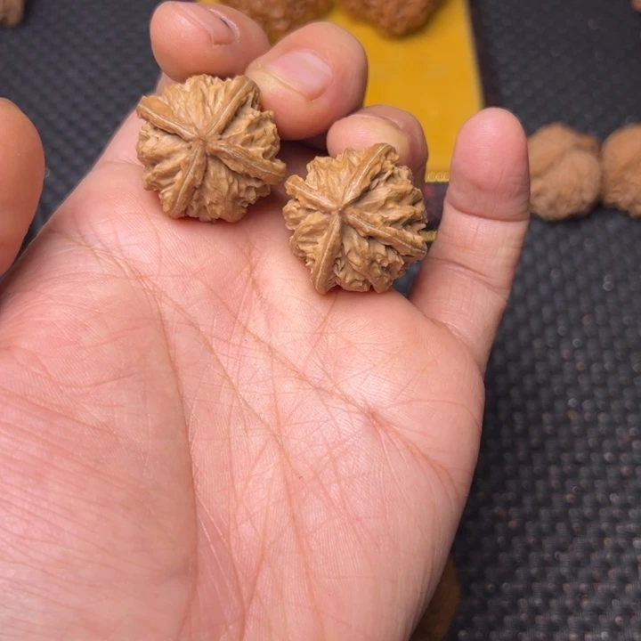 文玩核桃吊坠四棱