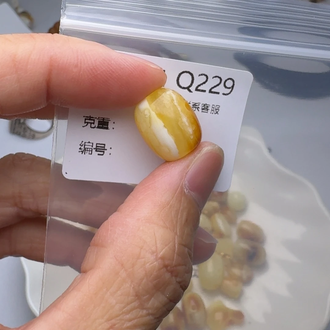 琥珀未镶嵌裸石琥珀