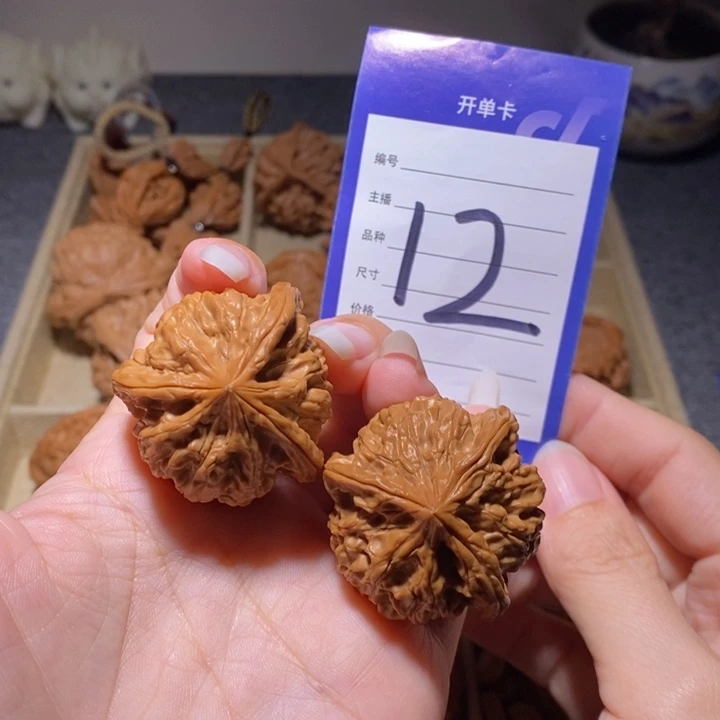 把件文玩核桃三棱丁