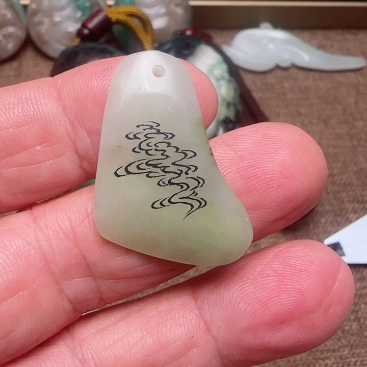 独山玉未镶嵌颈饰