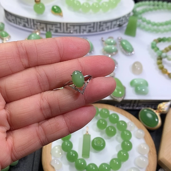 银S925镶嵌戒指和田玉（碧玉）