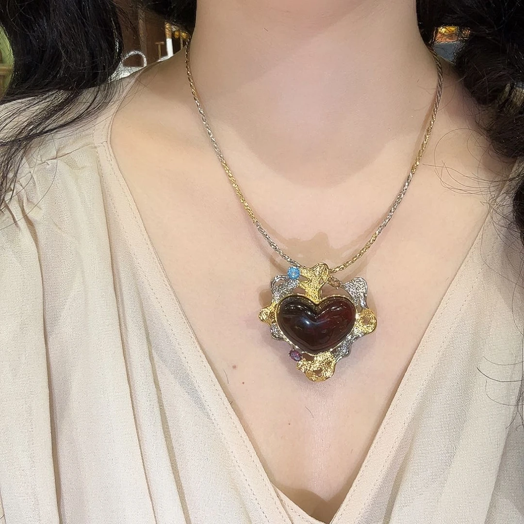 屁桃爱心胸针吊坠两用