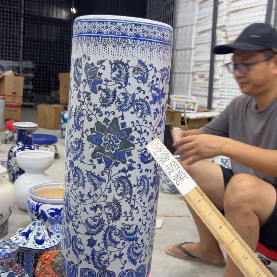 瓷片瓶口微微小干裂瓶口微微小干裂