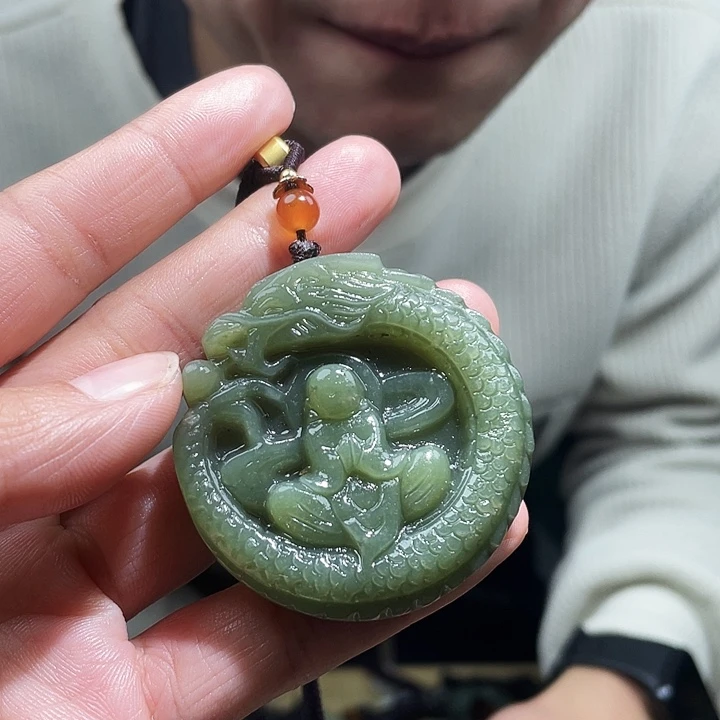 和田玉未镶嵌颈饰多样性