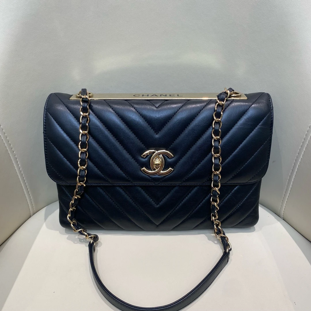 99新 Chanel/香奈儿 trendy cc黑金羊V纹斜挎包 28开无卡