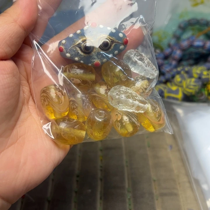 玻璃颈饰1659。   一包