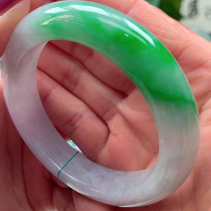 姣***邹翡翠未镶嵌手镯天然翡翠手镯