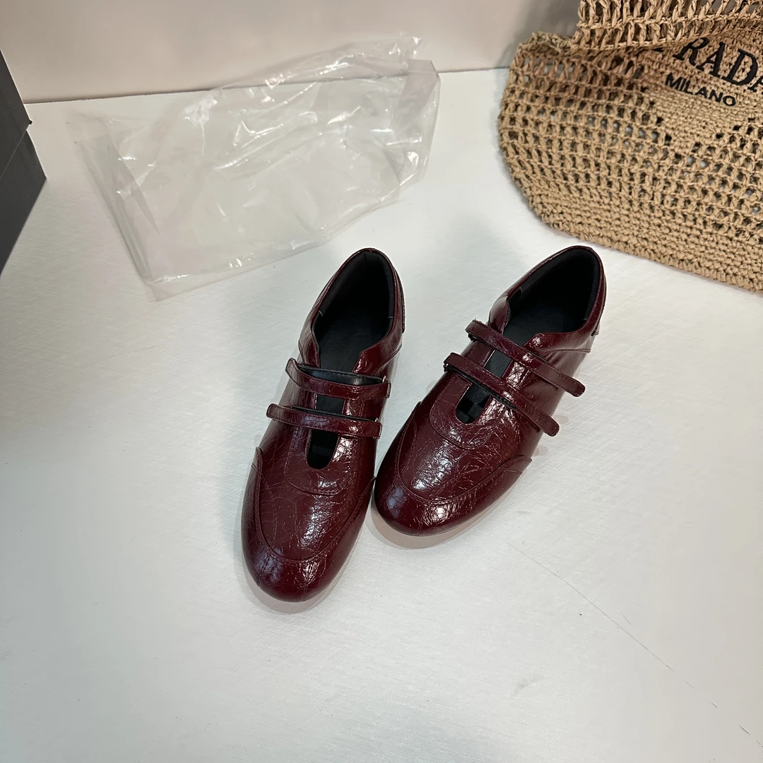 25年春季简约百搭舒适内增2cm红色欧若风时尚休闲女士真皮单鞋