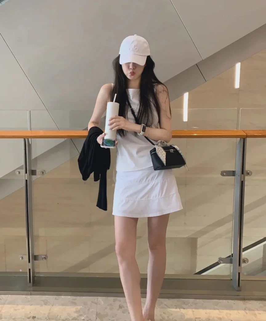 一样一样的 裙子 成套美丽翻倍