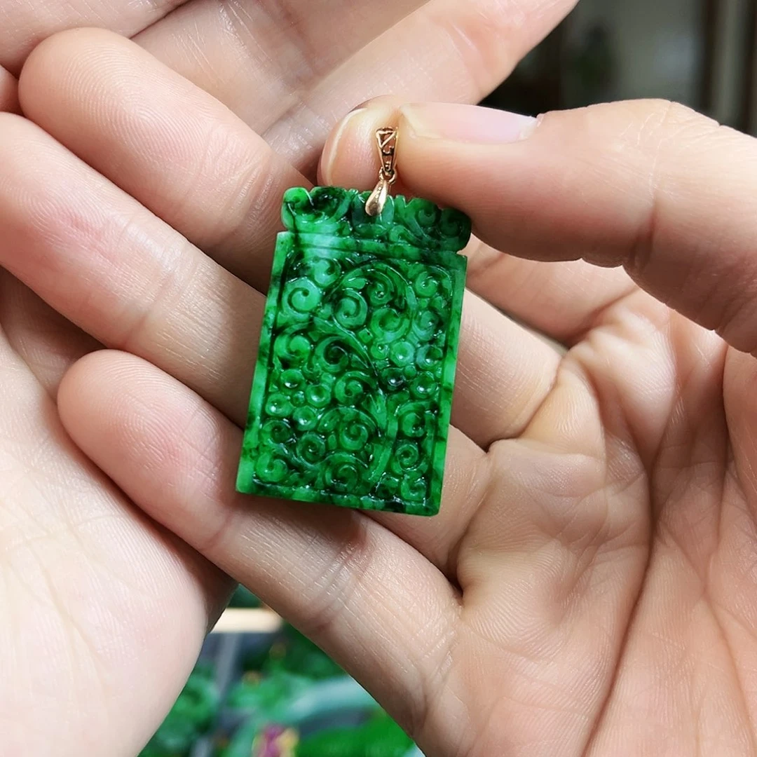 翡翠颈饰18K金镶嵌吊坠