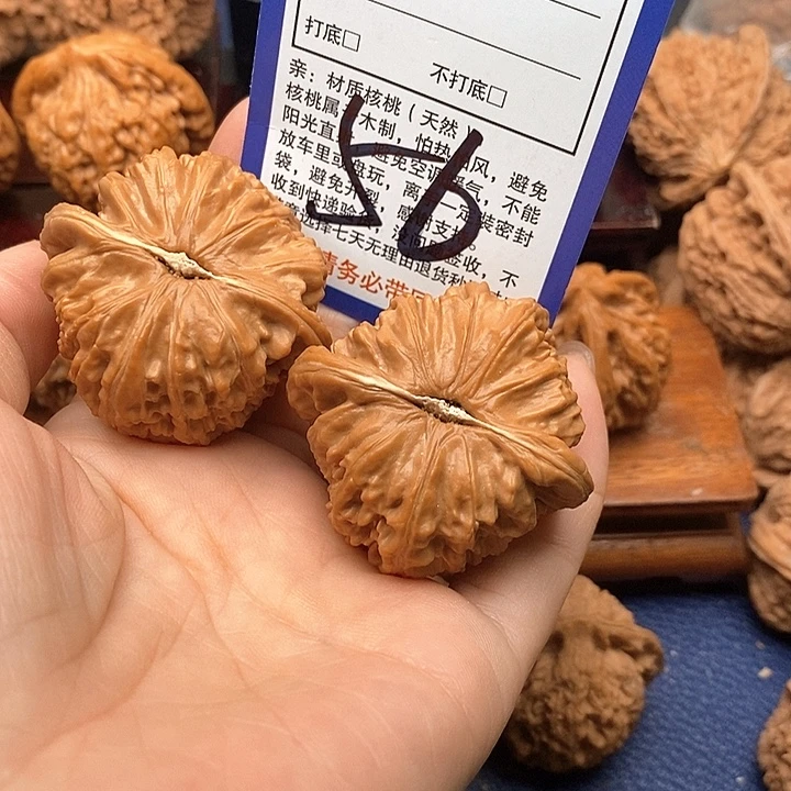 吊坠桃核白狮子头43