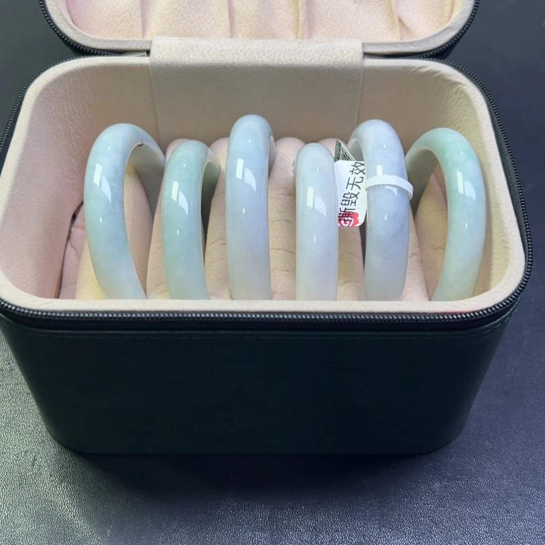 翡翠未镶嵌颈饰多样性