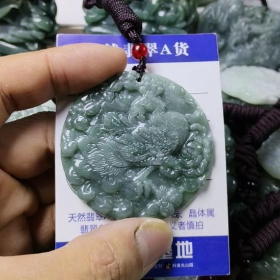 翡翠未镶嵌颈饰挂件