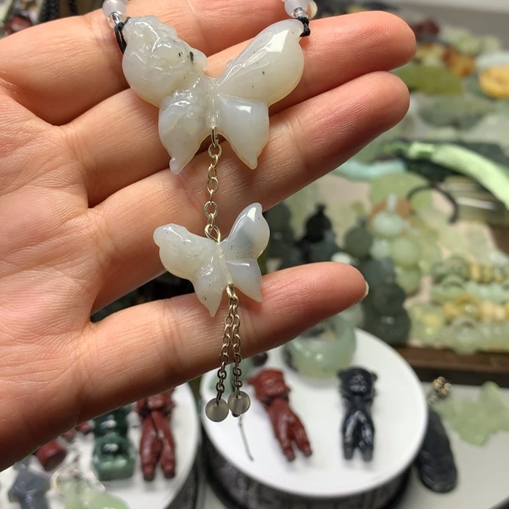 蛇纹石玉未镶嵌颈饰