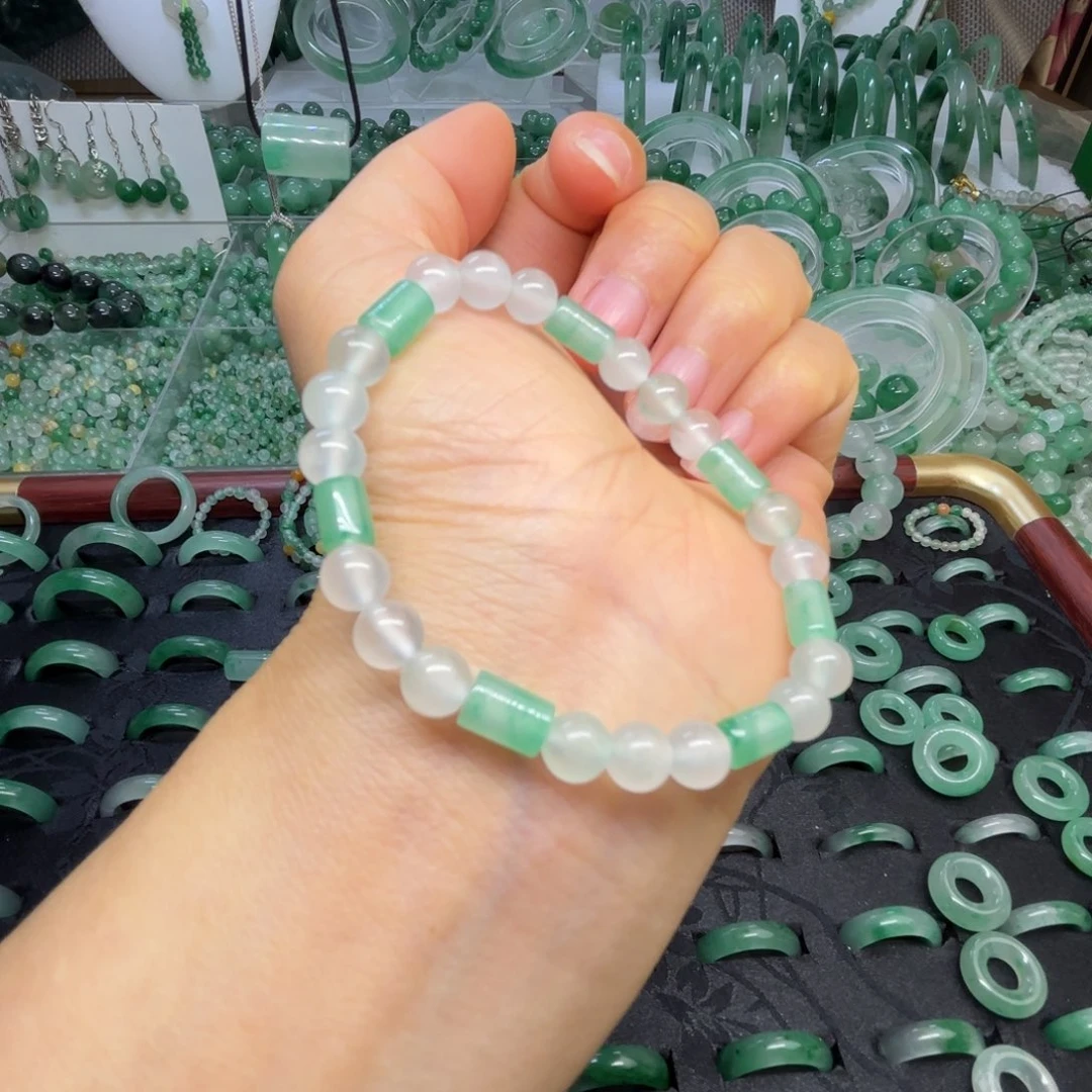 石英质玉（非洲翠）未镶嵌散珠白绿冰珠子手串