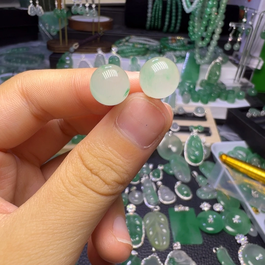 石英质玉未镶嵌颈饰