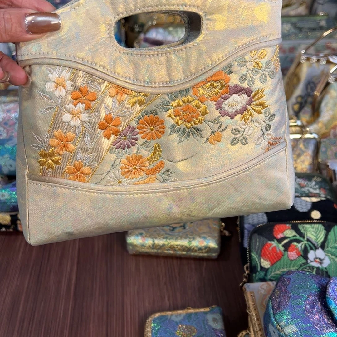 云***儿蚕丝福利小Nano包