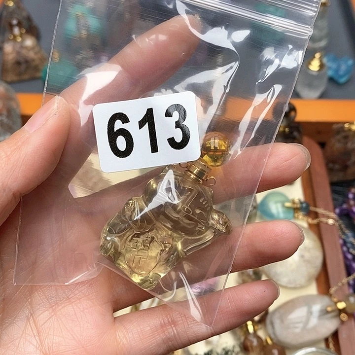 【闪购商品】水晶项链未镶嵌?****妮