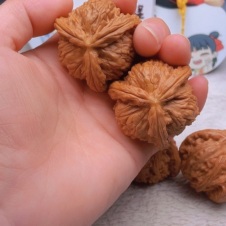 吊坠文玩核桃拉****？三棱