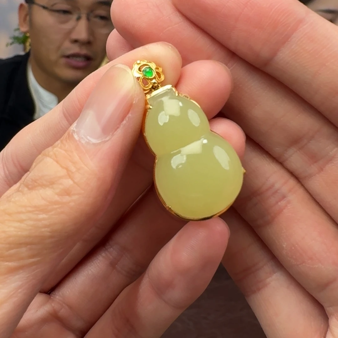 和田玉18K金镶嵌颈饰927冰冰卡25左右