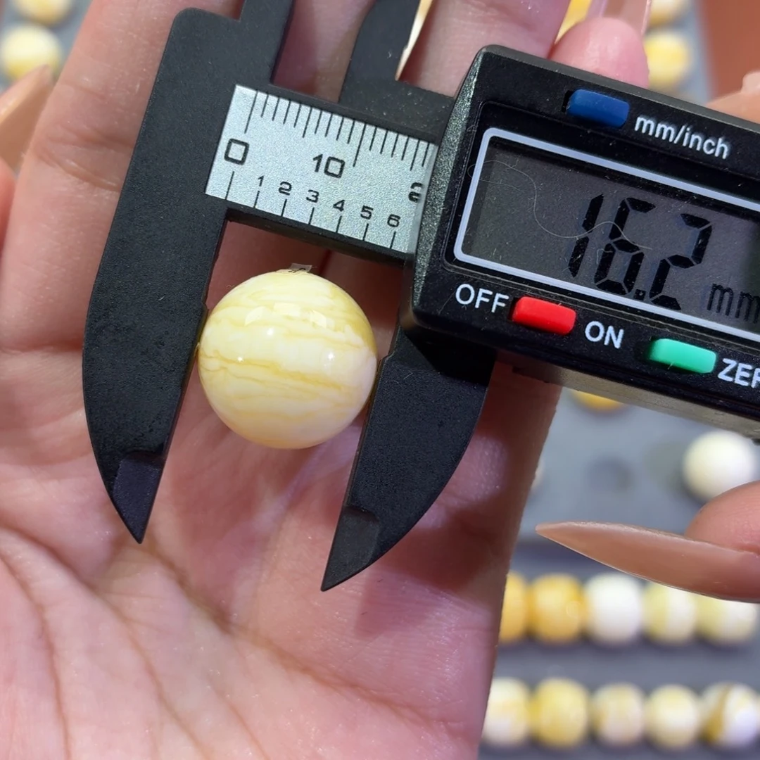 八***钱琥珀未镶嵌裸石圆珠