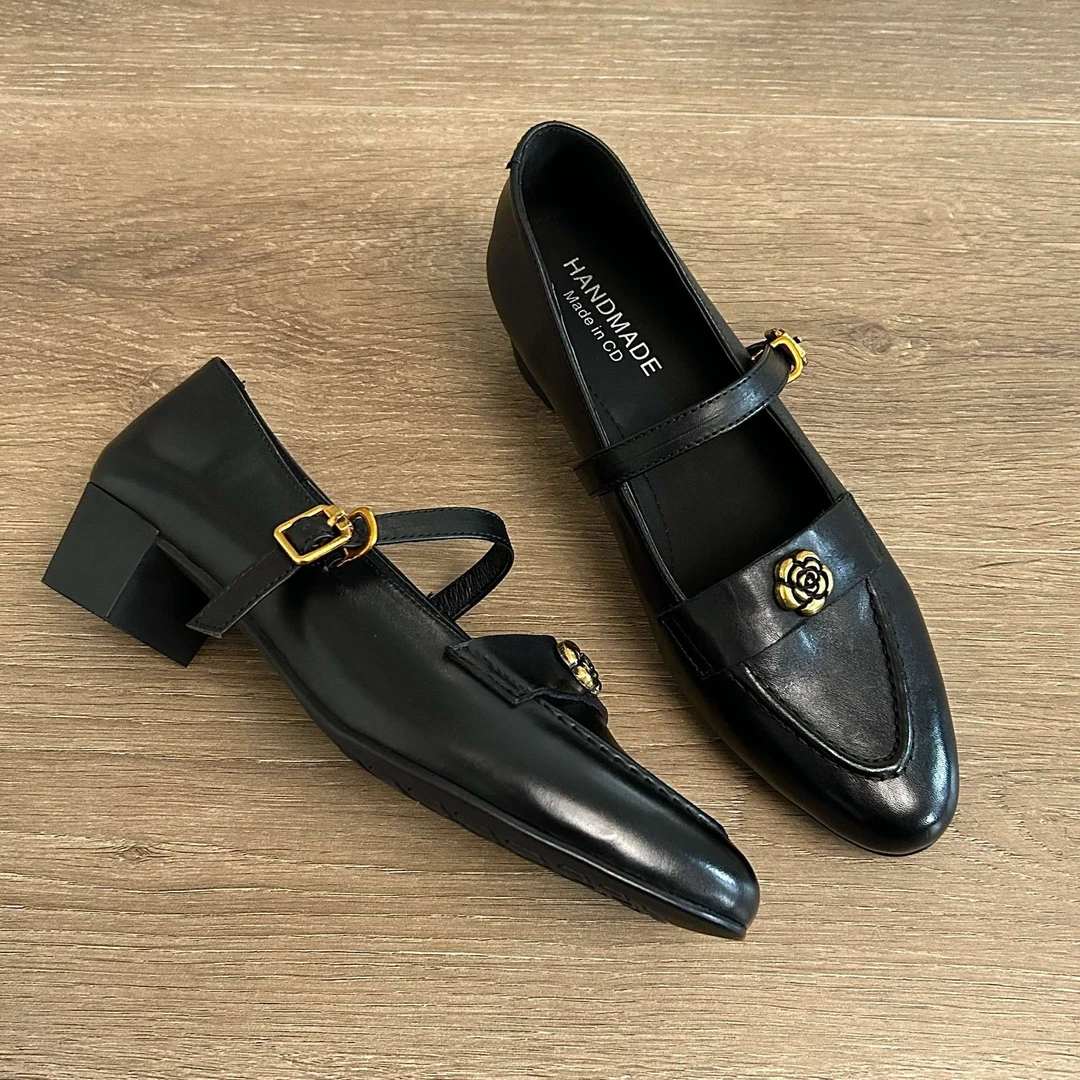 时尚百搭黑色低跟休闲一蹬乐福鞋女春秋新款复古尖单鞋女秋粗跟