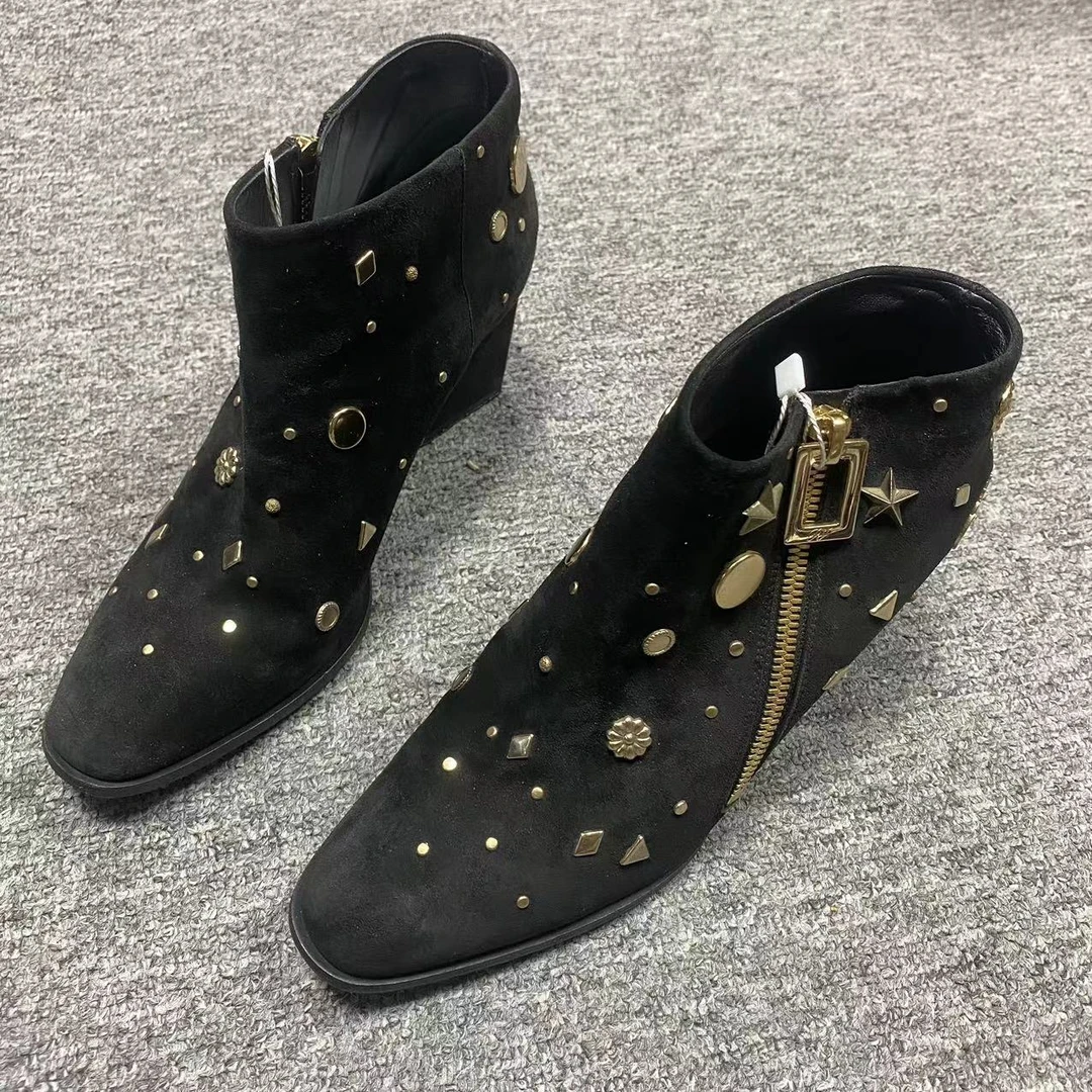 95新 Roger Vivier/罗杰·维威耶 35码/米亚女鞋/黑色铆钉短靴 423
