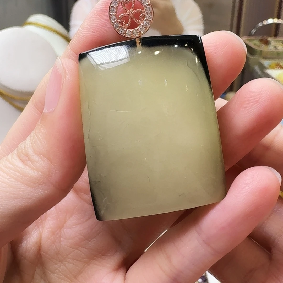 琥珀未镶嵌颈饰吊坠