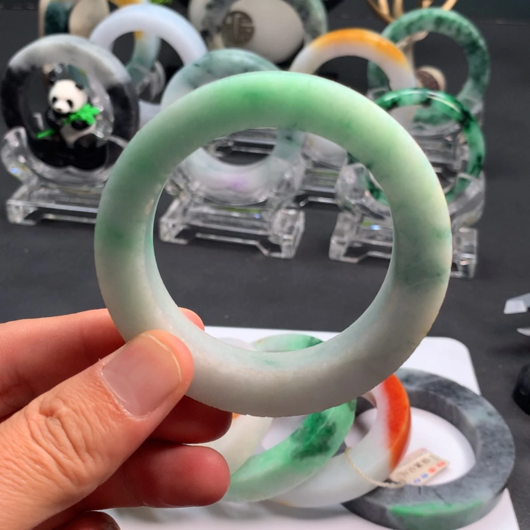 定制翡翠未镶嵌手镯