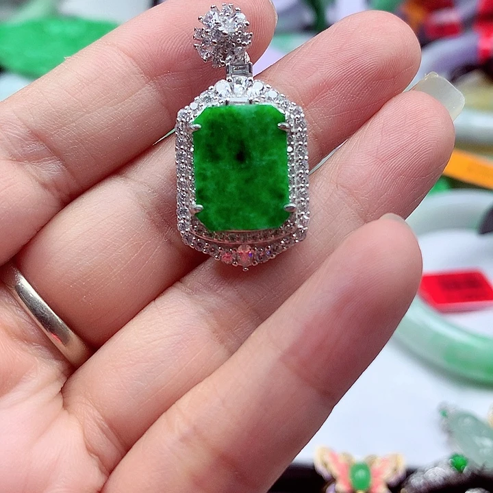 翡翠银S925镶嵌颈饰翡翠