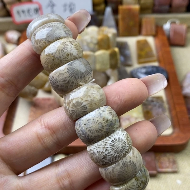 石英岩玉合金颈饰