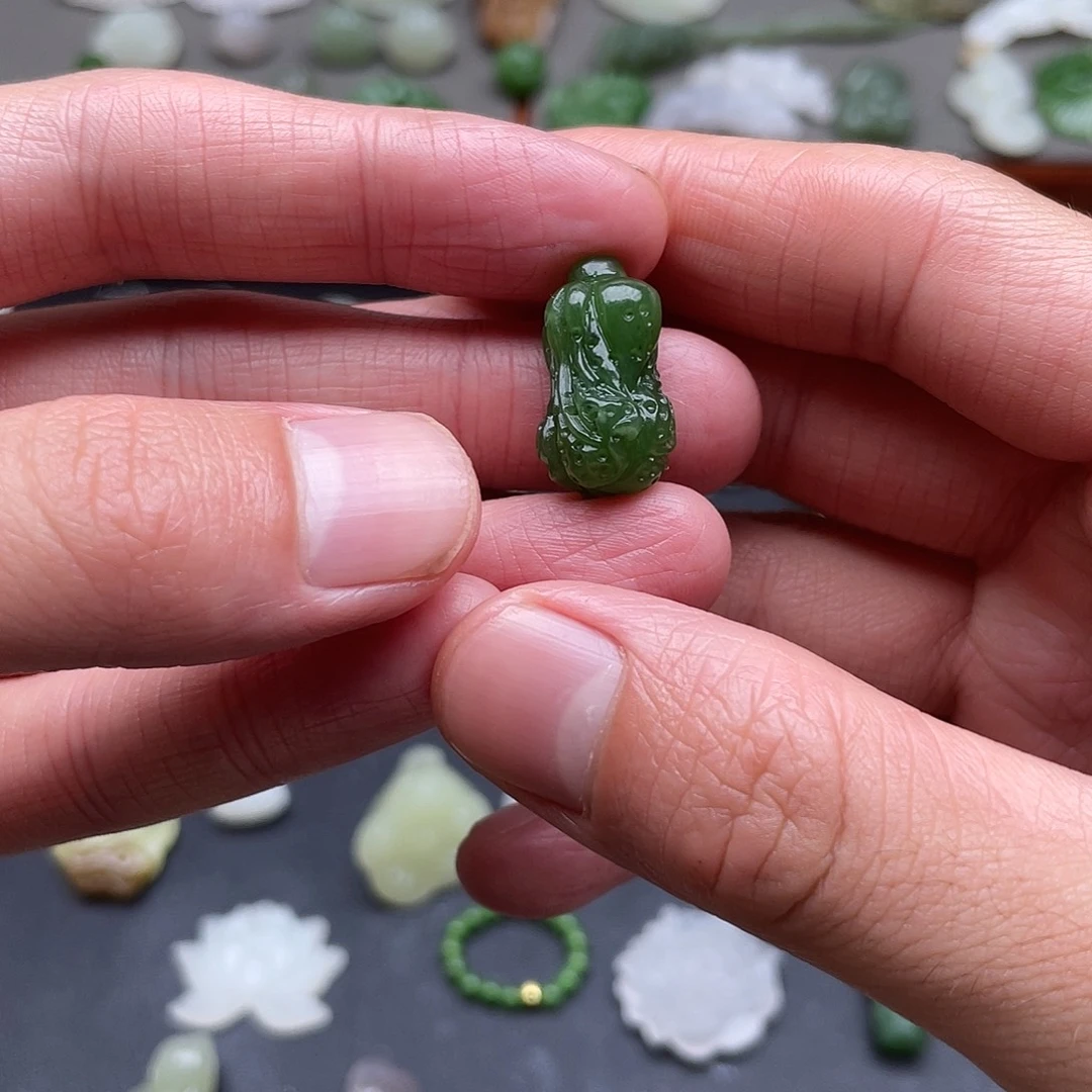 和田玉未镶嵌颈饰碧玉白菜