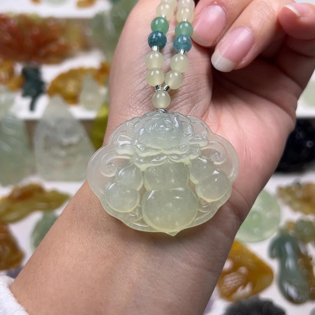 蛇纹石玉未镶嵌颈饰