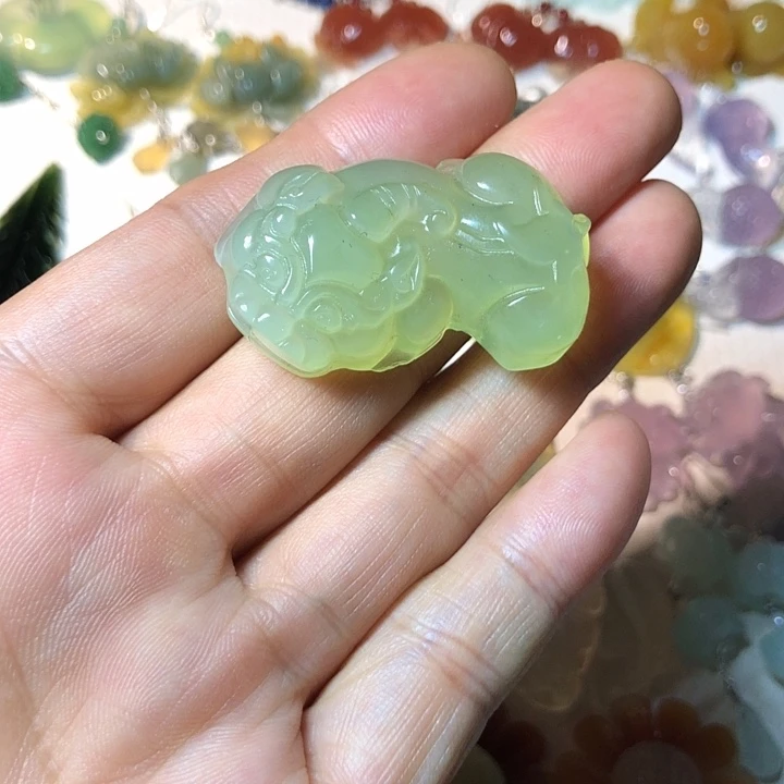 蛇纹石玉未镶嵌耳环