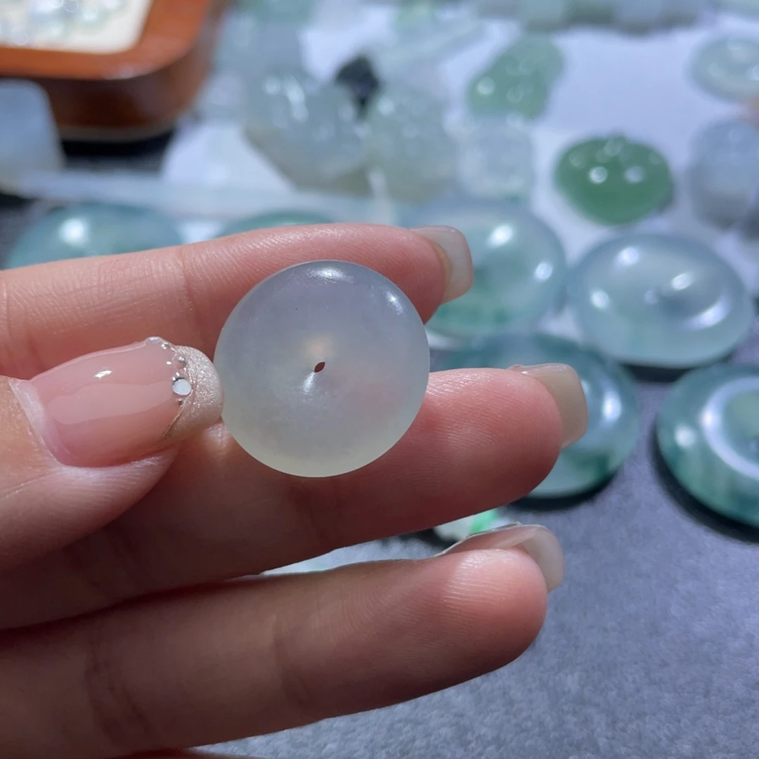 定制翡翠未镶嵌扣