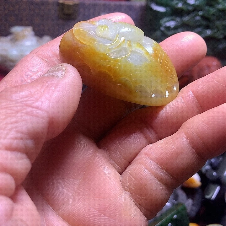 颈饰未镶嵌和田玉（糖玉）
