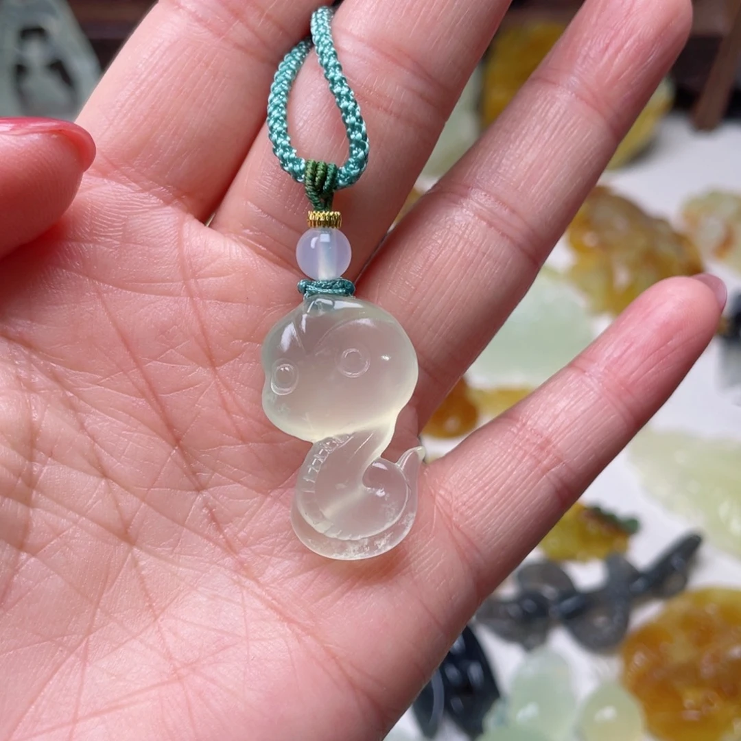 蛇纹石玉颈饰未镶嵌