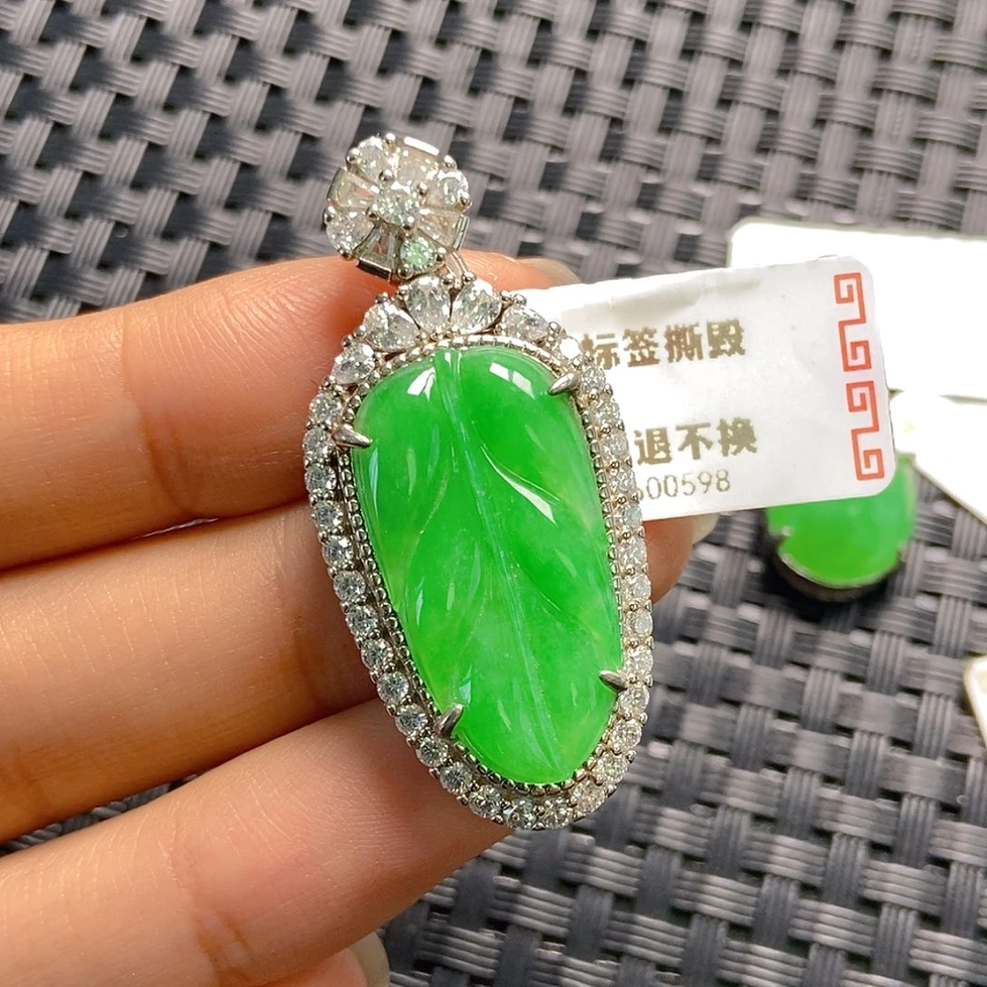 颈饰银S925镶嵌翡翠